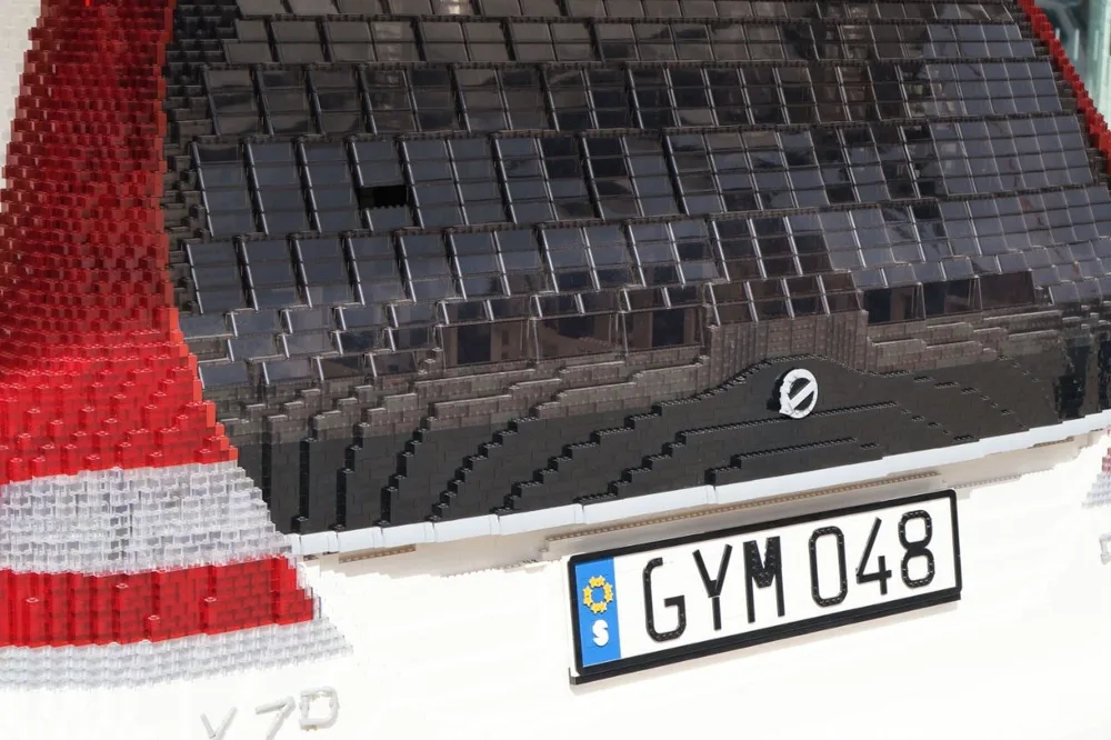 volvo v70 lego moc from behind close up David Gustafsson