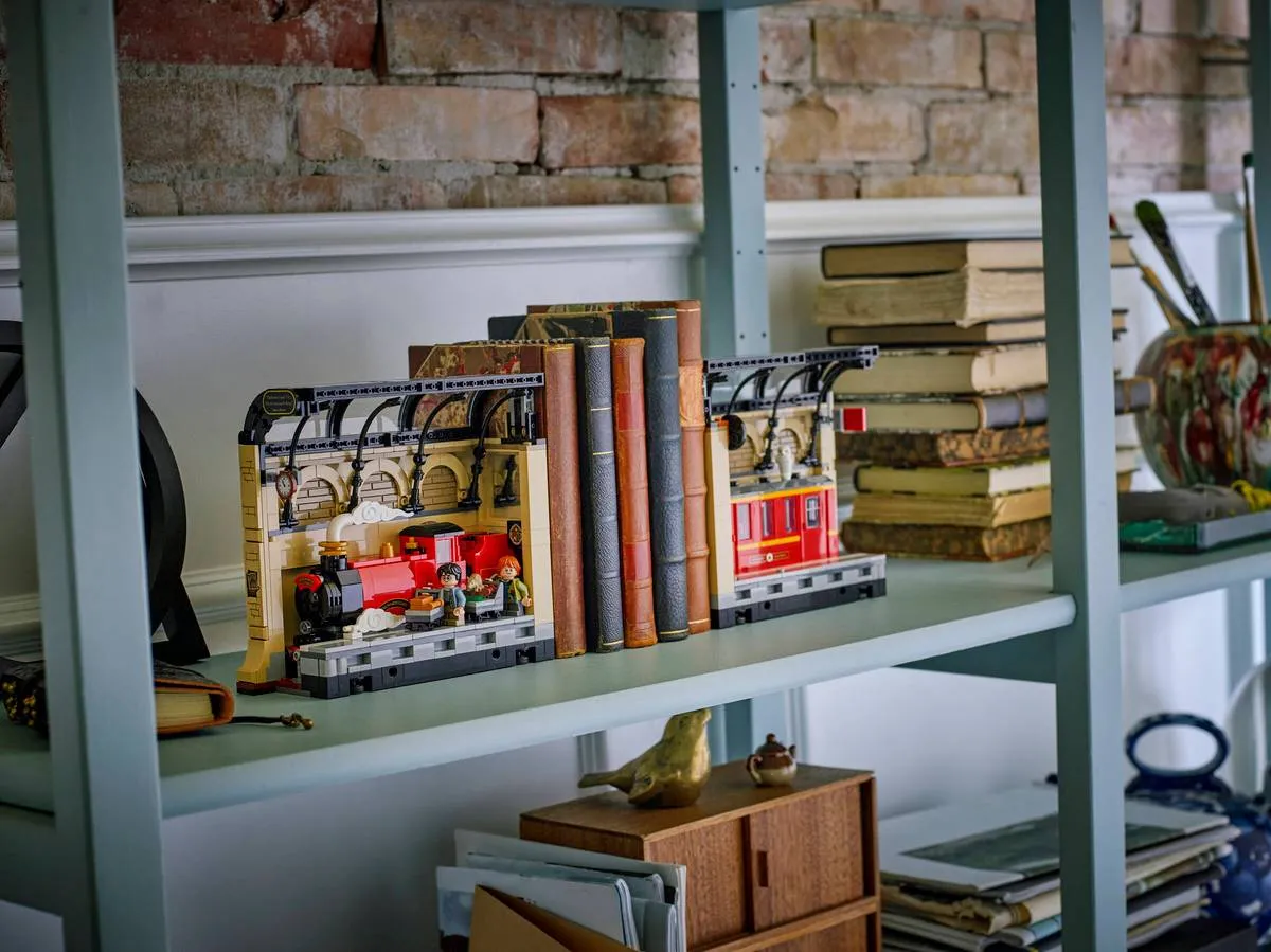 Hogwarts Express Book Nook on a bookshelf.