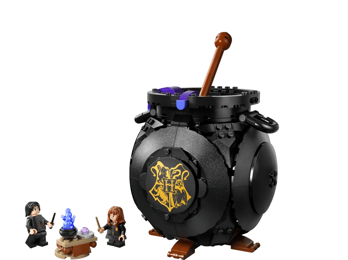 Closed cauldron with minifigures.