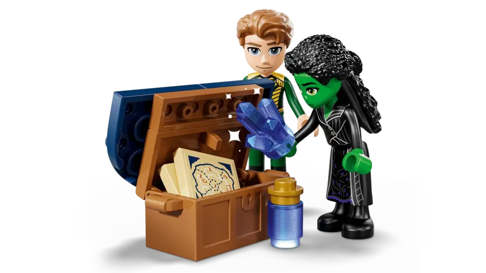 Minifigures with treasure chest.