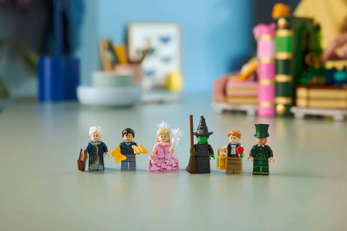 Lineup of all six Wicked minifigures.
