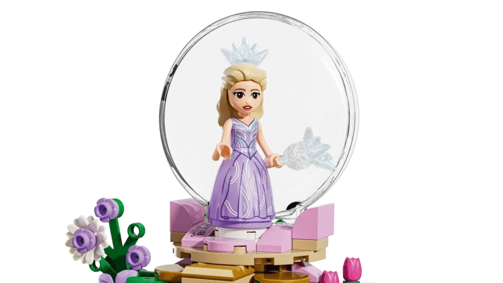 Glinda in bubble close-up.