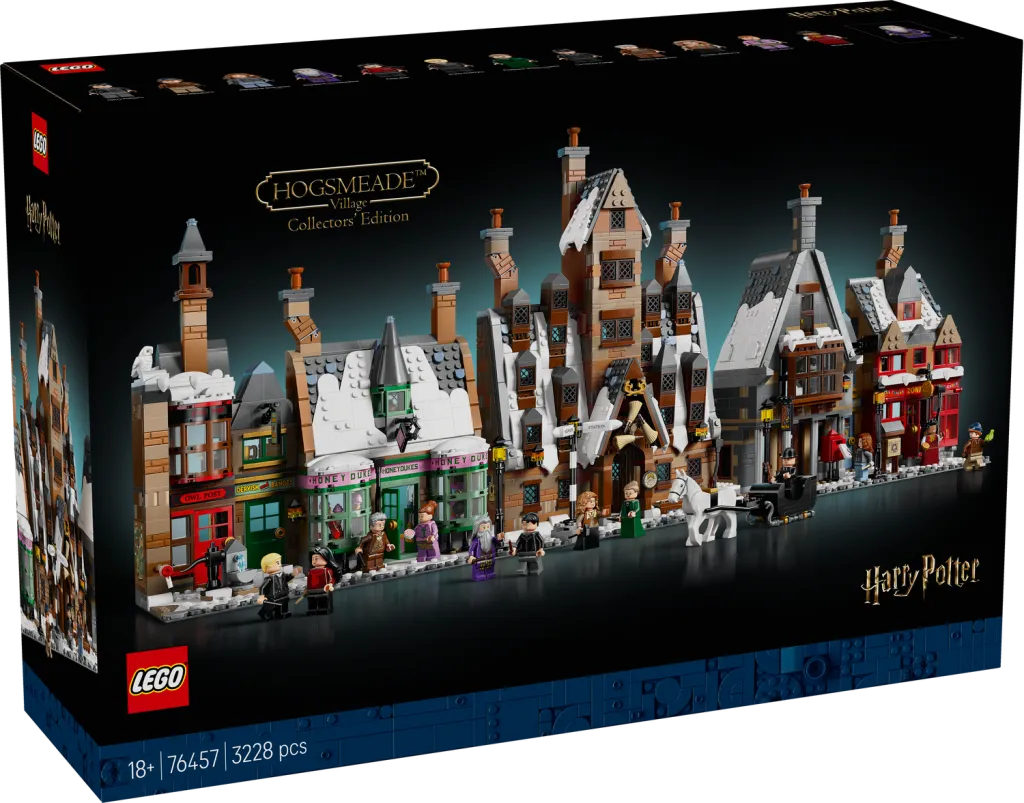 Front of the LEGO Hogsmeade Village – Collectors' Edition box showing the assembled set with several buildings covered in snow and numerous minifigures.