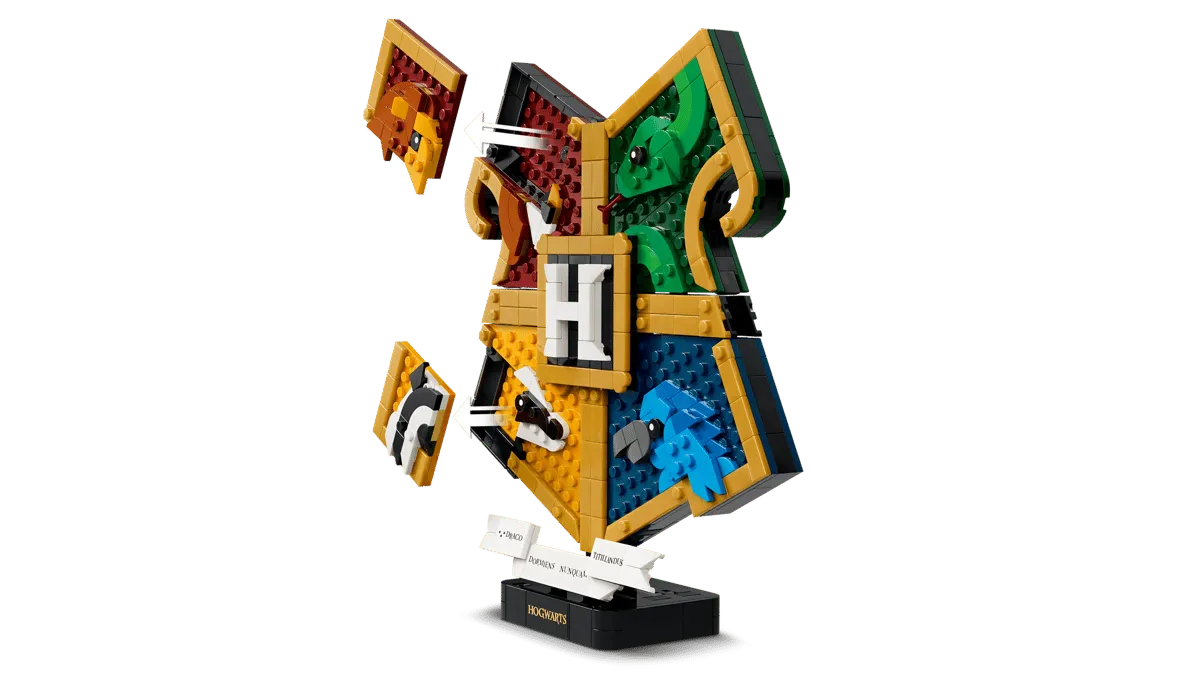 Crest revealing hidden treasures