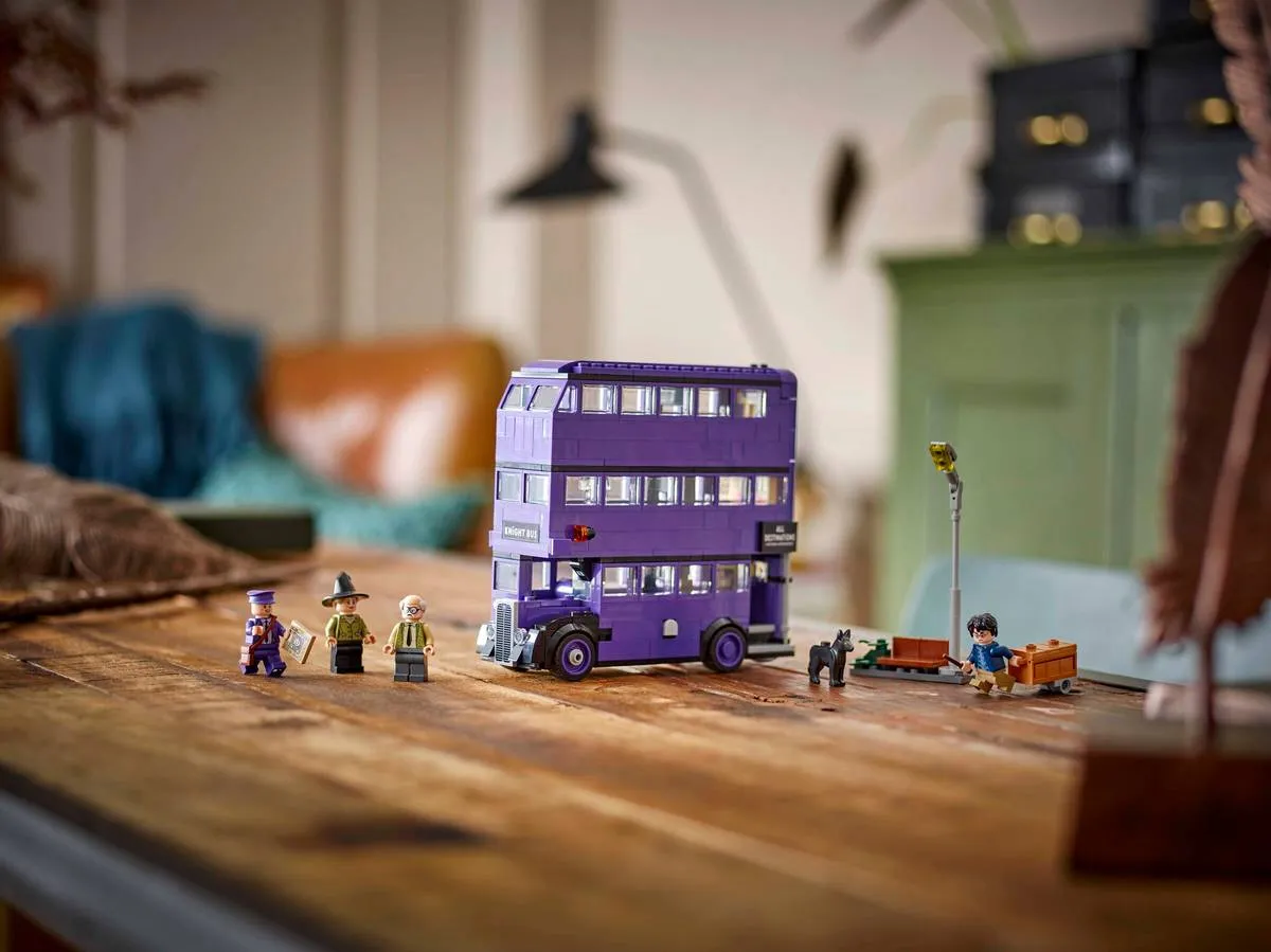 Knight Bus complete scene.