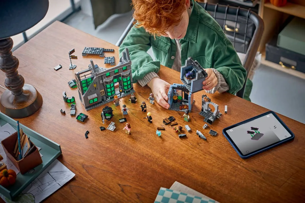 Child building 76471.