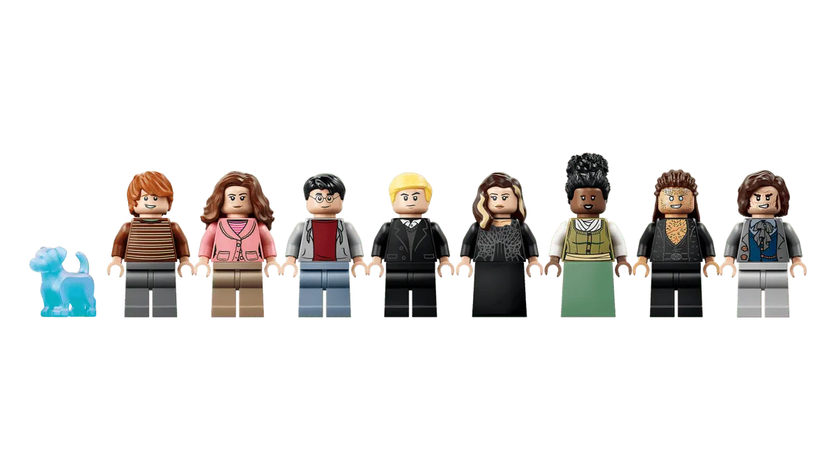 Front view of 76471 minifigures.