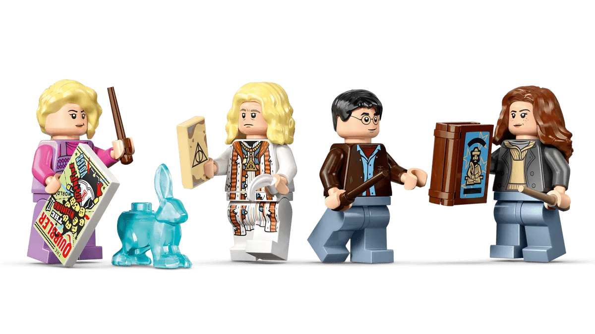 Luna Lovegood, Harry, Hermione minifigures.