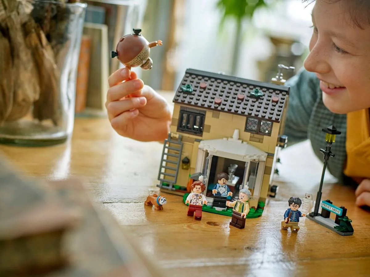 LEGO Privet Drive displayed on books.