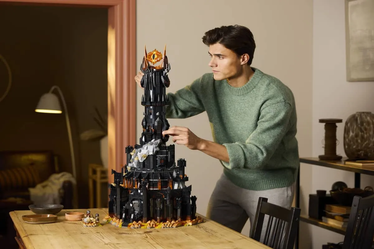 Builder with Barad-dûr.