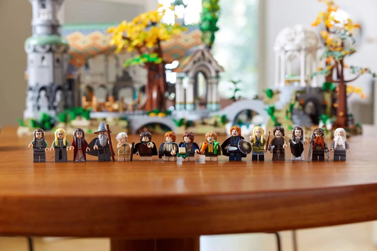 Rivendell minifigure line-up.