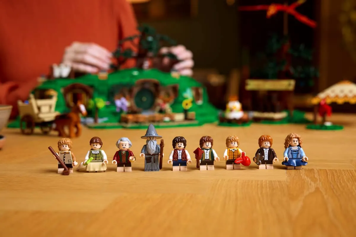 Minifigures in context.