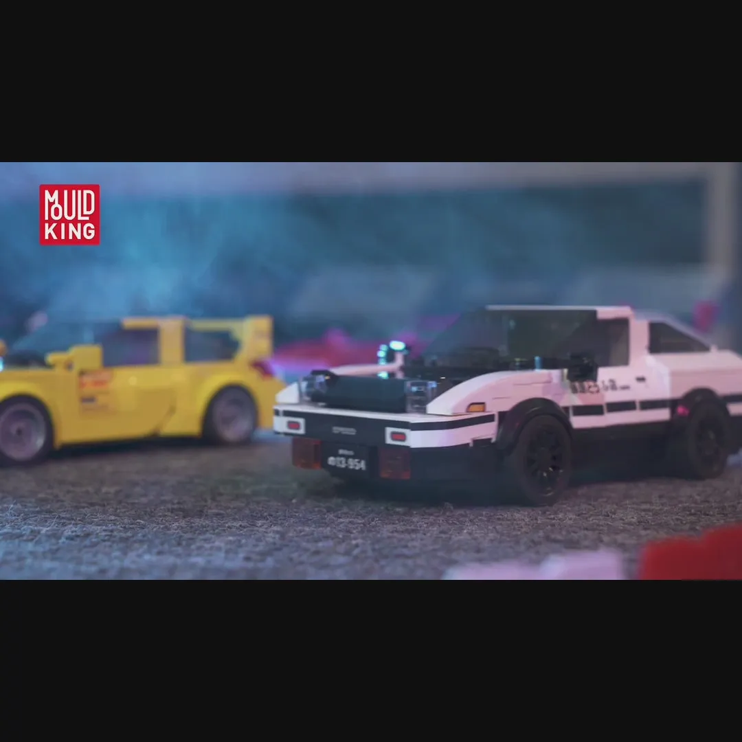 Mould King cars in scene.